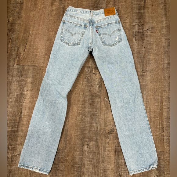 NEW LEVIS STRAIGHT JEAN SIZE 25 - Picture 4 of 4